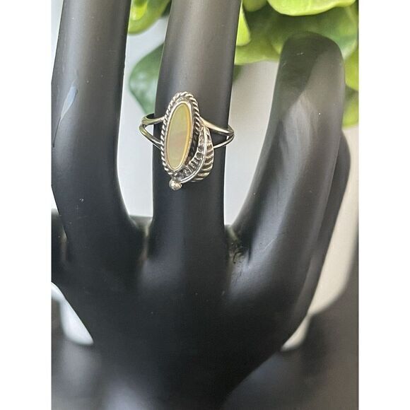 Vintage Navajo Feather and Mother Of Pearl Long Sterling Silver Ring Size 5 - Picture 2 of 10